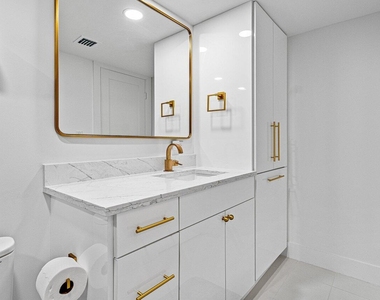 7370 Orangewood Lane - Photo Thumbnail 17