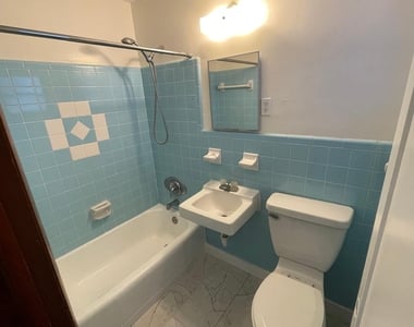 930 Ne 17th Terrace Ne - Photo Thumbnail 9