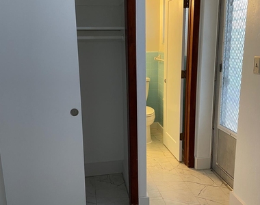 930 Ne 17th Terrace Ne - Photo Thumbnail 5