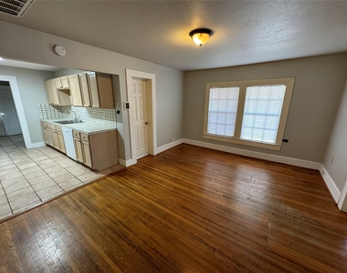 5321 Reiger Avenue - Photo Thumbnail 2