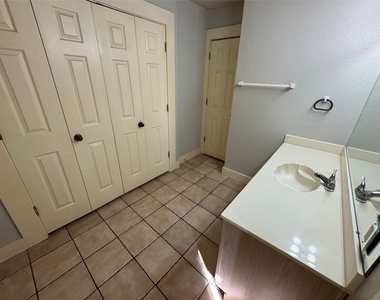5321 Reiger Avenue - Photo Thumbnail 9