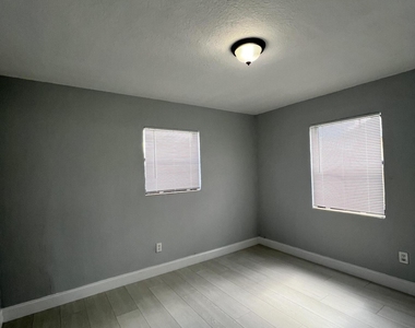 1273 W 34th Street - Photo Thumbnail 5