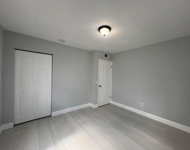 1273 W 34th Street - Photo Thumbnail 6