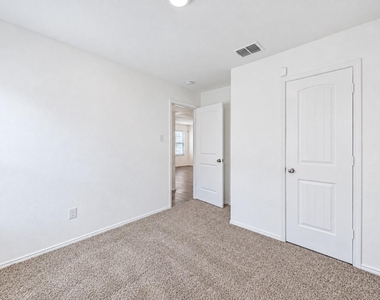 1422 Southwell Drive - Photo Thumbnail 15