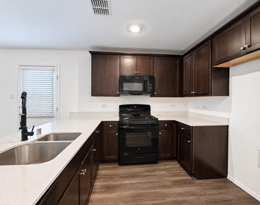 1422 Southwell Drive - Photo Thumbnail 4