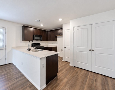 1422 Southwell Drive - Photo Thumbnail 3