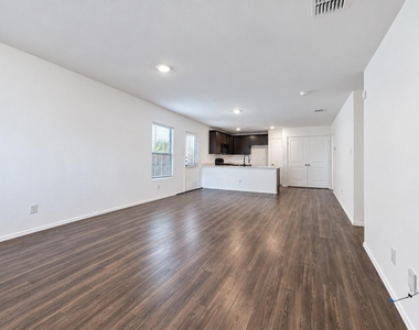 1422 Southwell Drive - Photo Thumbnail 1