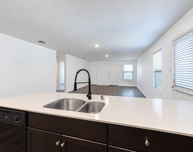 1422 Southwell Drive - Photo Thumbnail 6
