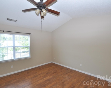 7877 Petrea Lane - Photo Thumbnail 11
