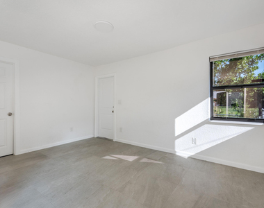 538 28th Street - Photo Thumbnail 7
