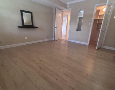 806 Cypress Grove Lane - Photo Thumbnail 4