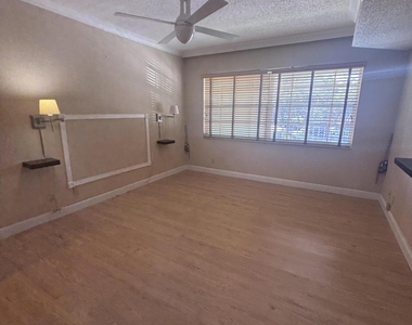 806 Cypress Grove Lane - Photo Thumbnail 5