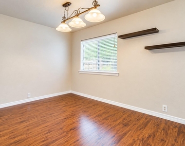 1813 Thomas Place - Photo Thumbnail 9