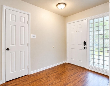 1813 Thomas Place - Photo Thumbnail 5