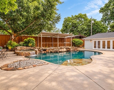 1813 Thomas Place - Photo Thumbnail 18