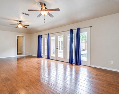 1813 Thomas Place - Photo Thumbnail 14