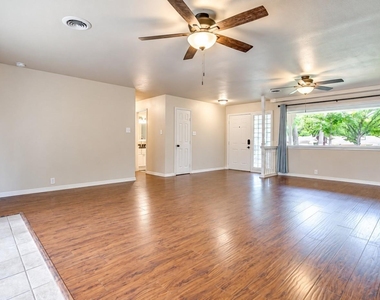 1813 Thomas Place - Photo Thumbnail 6