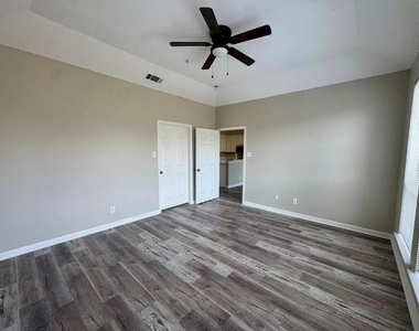 3500 E Park Boulevard - Photo Thumbnail 11