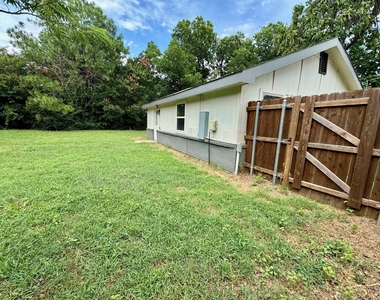 1903 Shawnee Street - Photo Thumbnail 11
