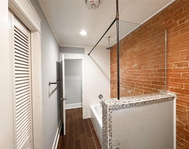 2816 Lee Street - Photo Thumbnail 10