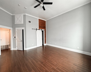 2816 Lee Street - Photo Thumbnail 6