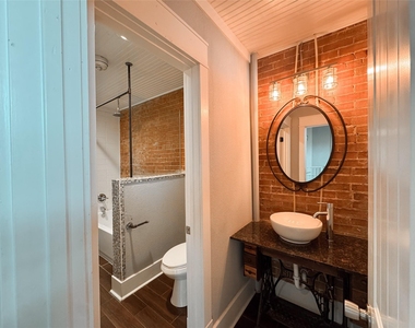 2816 Lee Street - Photo Thumbnail 11