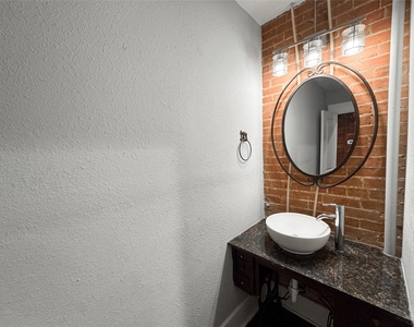 2816 Lee Street - Photo Thumbnail 9