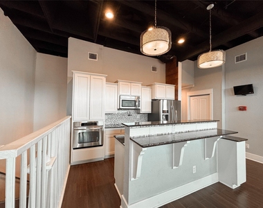 2816 Lee Street - Photo Thumbnail 3