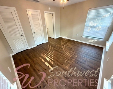 107 Greenview Drive - Photo Thumbnail 16