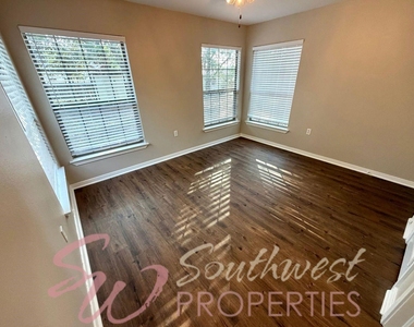 107 Greenview Drive - Photo Thumbnail 15