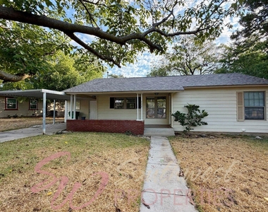 107 Greenview Drive - Photo Thumbnail 1