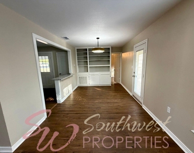 107 Greenview Drive - Photo Thumbnail 2