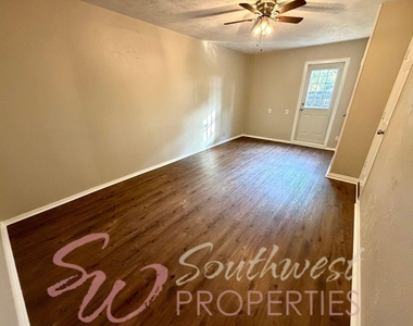 107 Greenview Drive - Photo Thumbnail 6