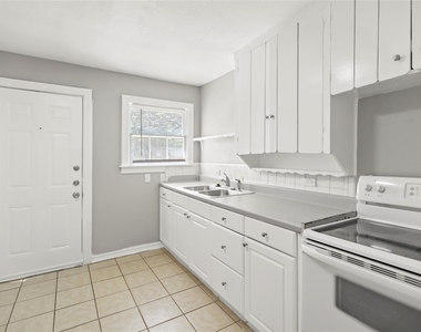 4112 Hampshire Boulevard - Photo Thumbnail 8