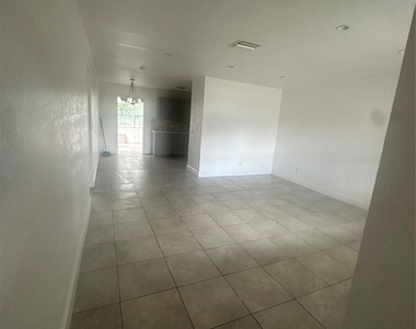 5400 Nw 17th Street - Photo Thumbnail 2