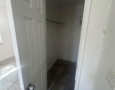 5400 Nw 17th Street - Photo Thumbnail 5