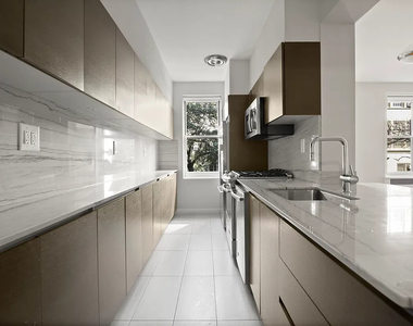 West 18th Street - Photo Thumbnail 1