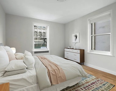West 18th Street - Photo Thumbnail 3