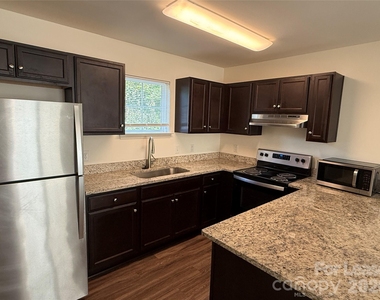 2029 Oakdale Road - Photo Thumbnail 3