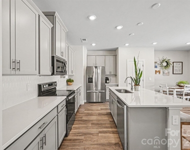 408 Luna Lane - Photo Thumbnail 6