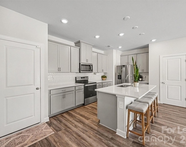 408 Luna Lane - Photo Thumbnail 5