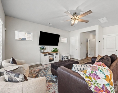 408 Luna Lane - Photo Thumbnail 4