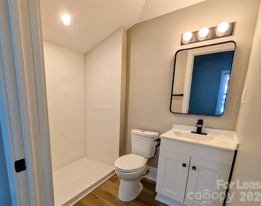 635 S Grove Street - Photo Thumbnail 5