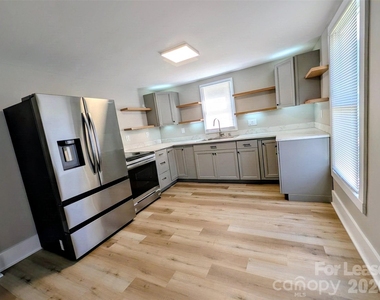 635 S Grove Street - Photo Thumbnail 3
