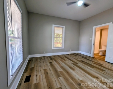 635 S Grove Street - Photo Thumbnail 4