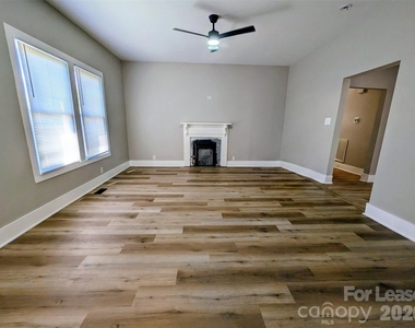 635 S Grove Street - Photo Thumbnail 13