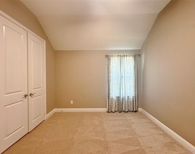 1604 Indigo Trail - Photo Thumbnail 4