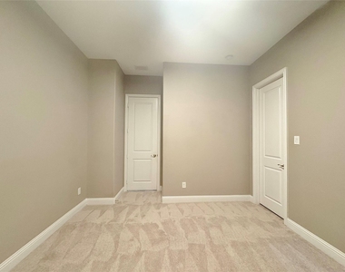 1604 Indigo Trail - Photo Thumbnail 12