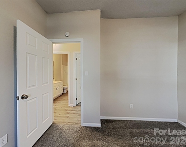 423 Cottonwood Park Drive - Photo Thumbnail 10
