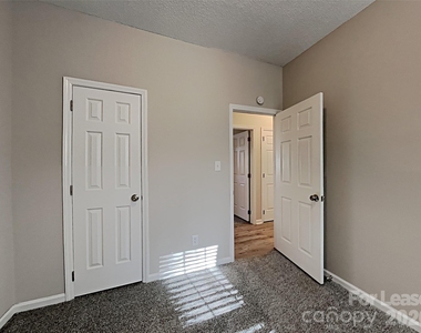 423 Cottonwood Park Drive - Photo Thumbnail 9